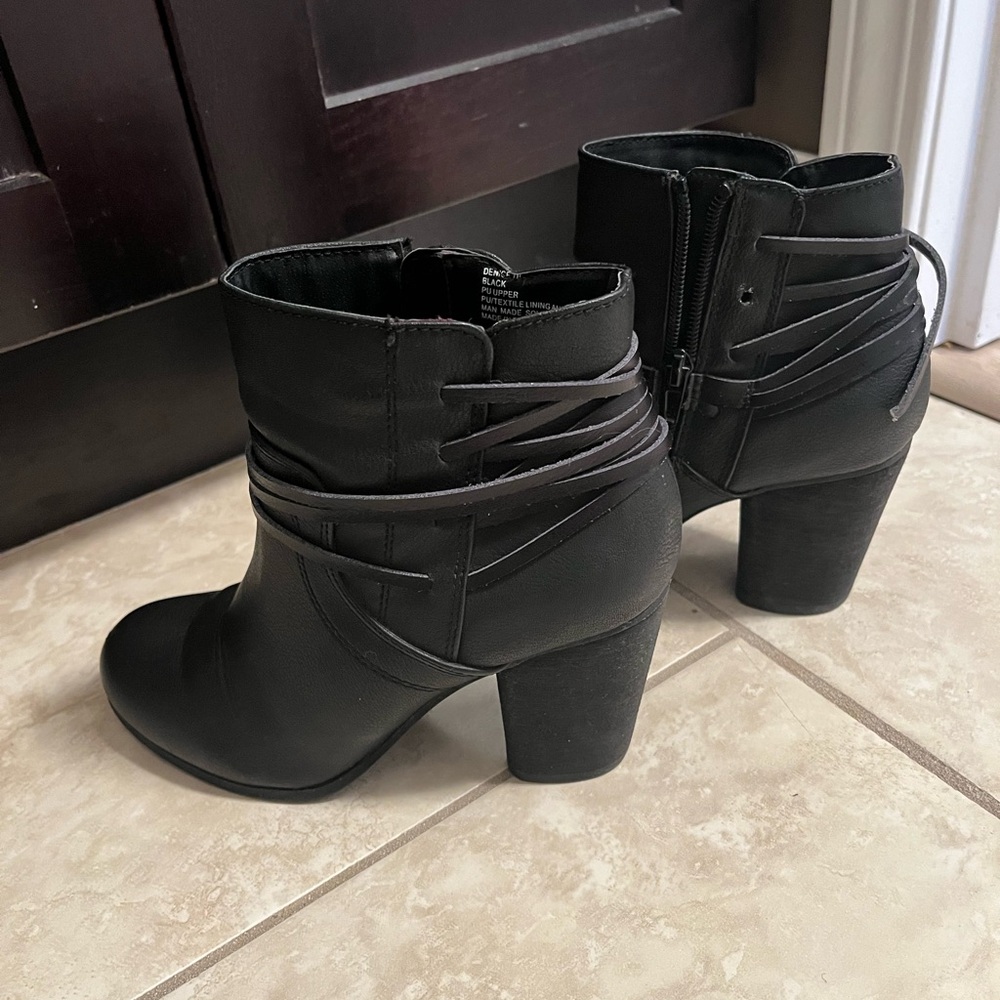 Madden Girl Denice size 7 Black Ankle Boots 3" heel